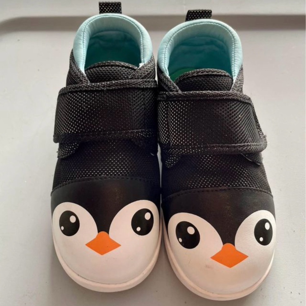 Ikiki wide penguin sneakers - toddler size 10